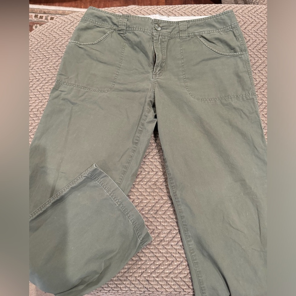 Women’s size 12, Columbia, green cargo pants